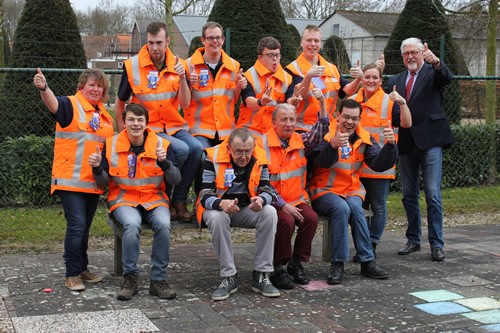 Vrijwilligers Gemiva in een opvallend jasje gestoken