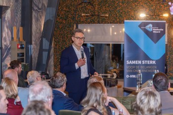 Ondernemersvereniging Hoeksche Waard sluit 2025 af met drukbezochte Eindejaarsbijeenkomst