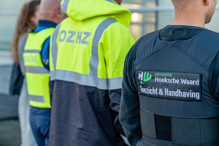 Drie containers met vapes en nicotinezakjes aangetroffen bij integrale controle