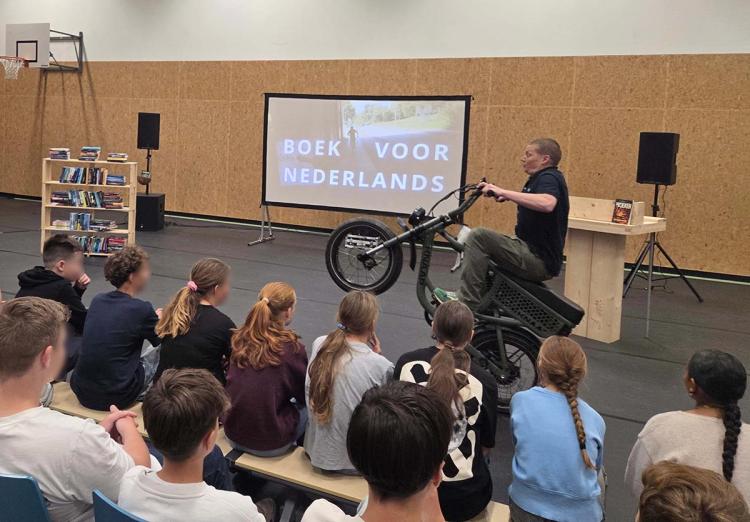 De Roadshow brengt leesplezier naar het Actief College