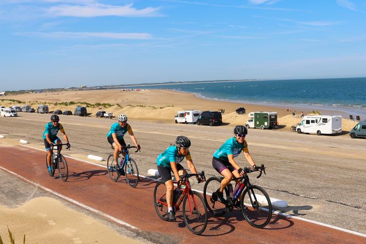 Fietsers gaan de uitdaging aan tijdens Cycle for Hope Toertochten