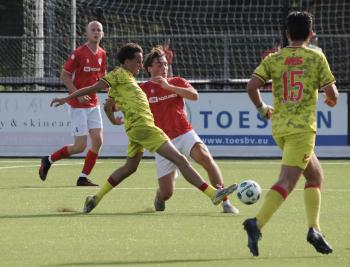Nederlaag VV 's-Gravendeel tegen Victoria '04